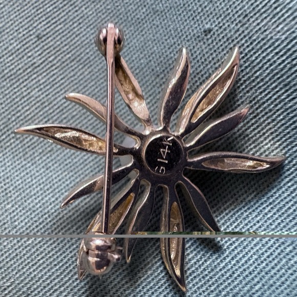 14K Gold Vintage Brooch Pearl Flower Floral Pin Sunburst 1" MCM - Picture 5 of 9